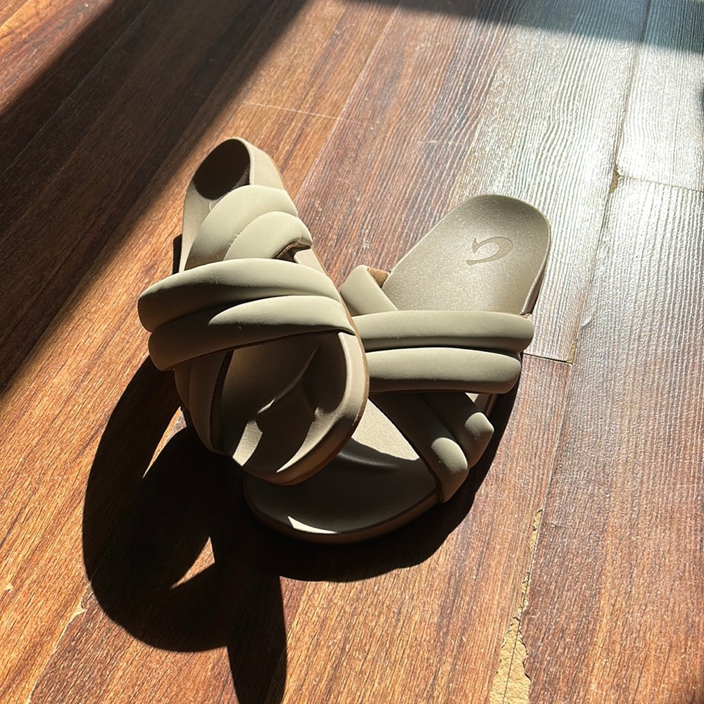 Olukai sandals